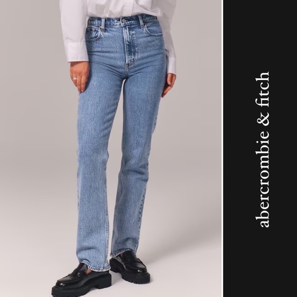 Abercrombie & Fitch Denim - Abercrombie & Fitch Ultra High Rise 90s Straight Jean in Blue • 29/8L